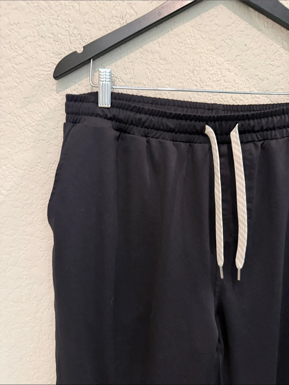 Vuori Men's Black Drawstring Jogger Pants size L